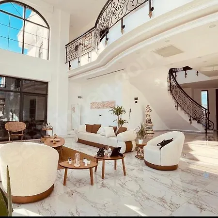 Class Gazde/Camere de închiriat *