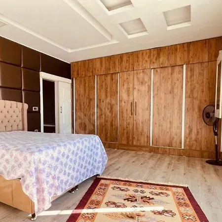 Gazde/Camere de închiriat Class Yukarikaraman